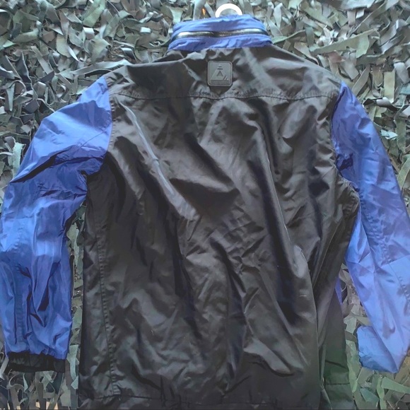 BLUE DESIGNER CONTROL SECTOR WINDBREAKER - Picture 7 of 8